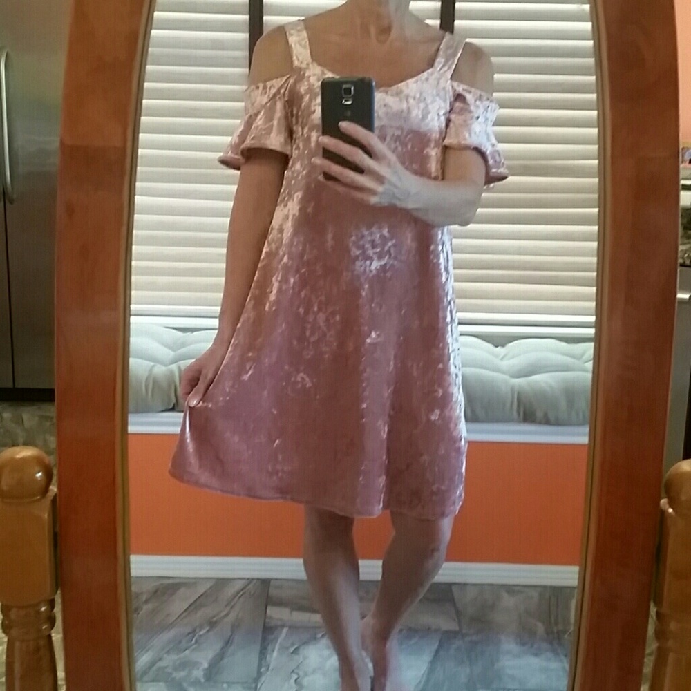 BLUSH-LIPSTICK COLD SHOULDER RUFFLE DRESS - Picture 2 of 7